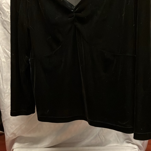 Women’s V-Neck Plush Blouse. Unknown Brand - Picture 2 of 3